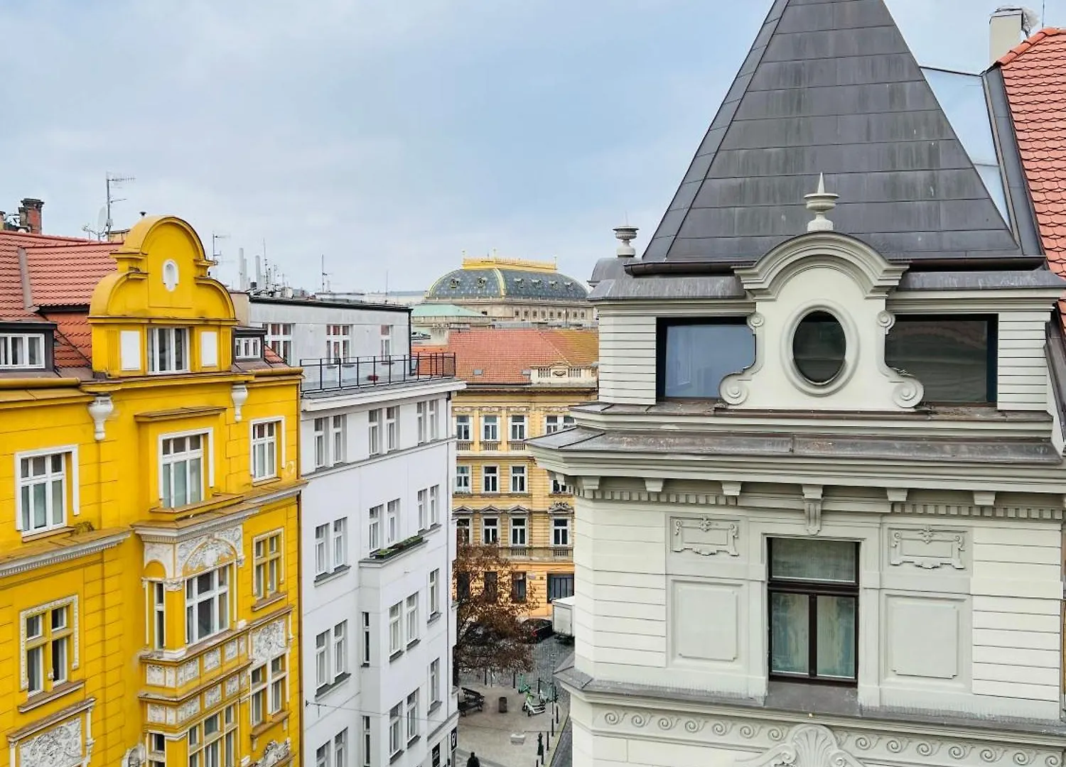 Central, Cozy & Stylish Apartment With Views Prague