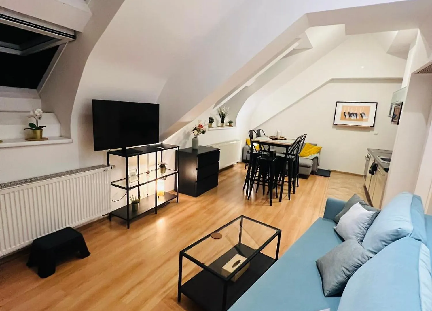 Central, Cozy & Stylish Apartment With Views Prague