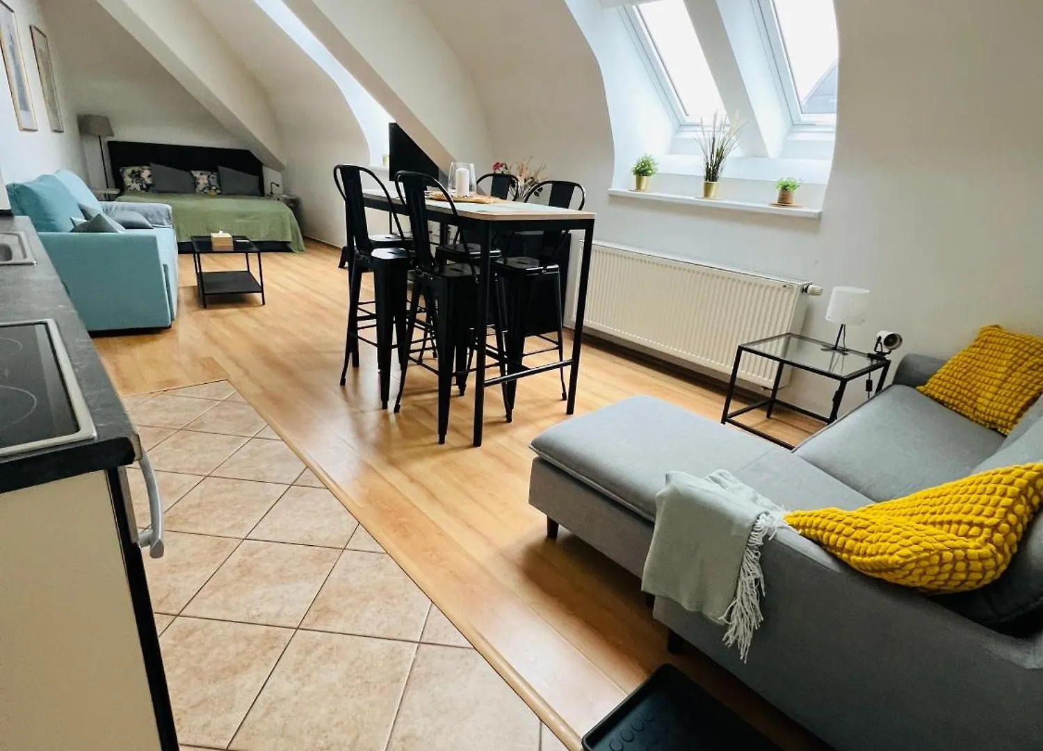 Central, Cozy & Stylish Apartment With Views Prague