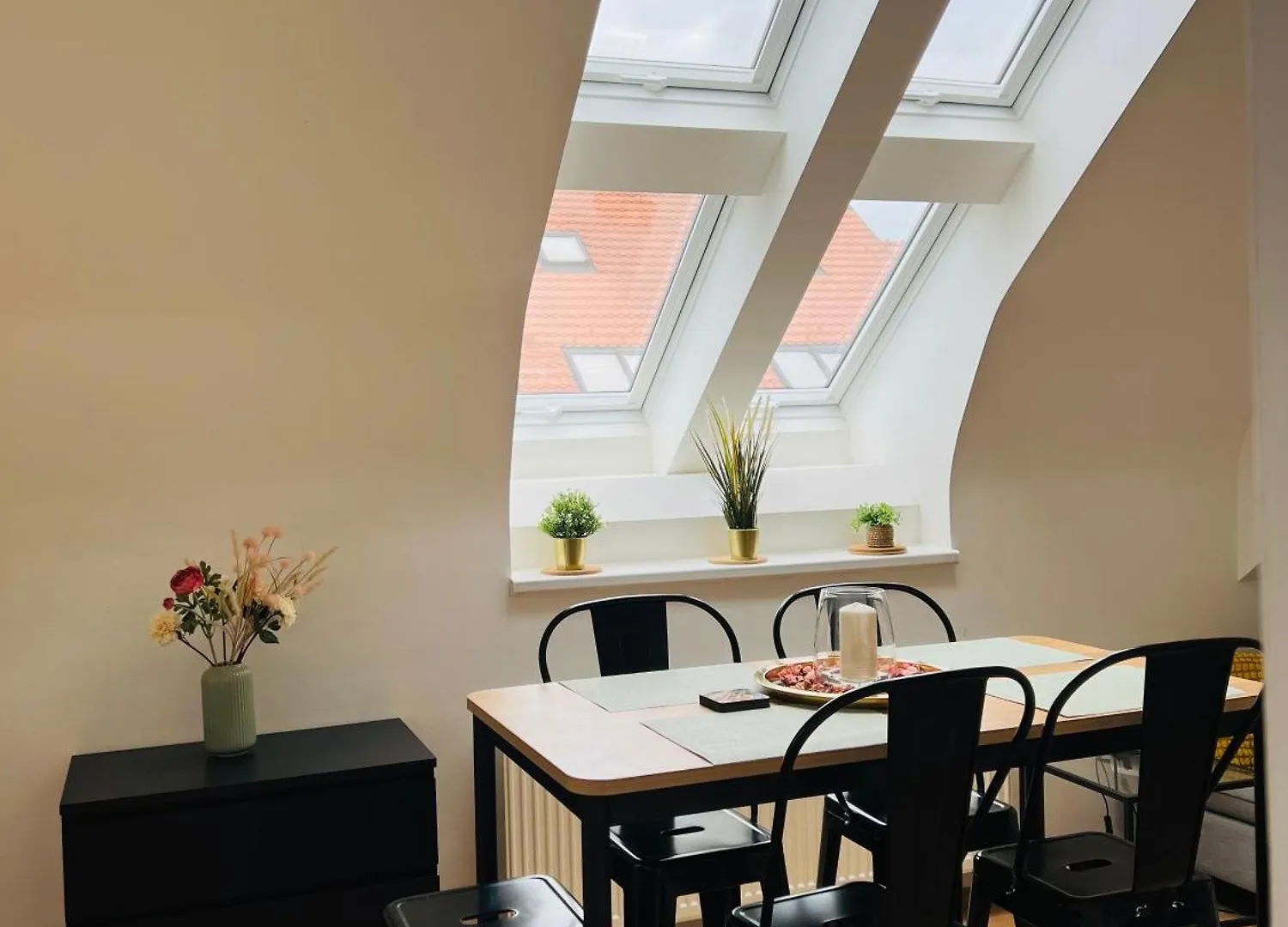 Central, Cozy & Stylish Apartment With Views Prague
