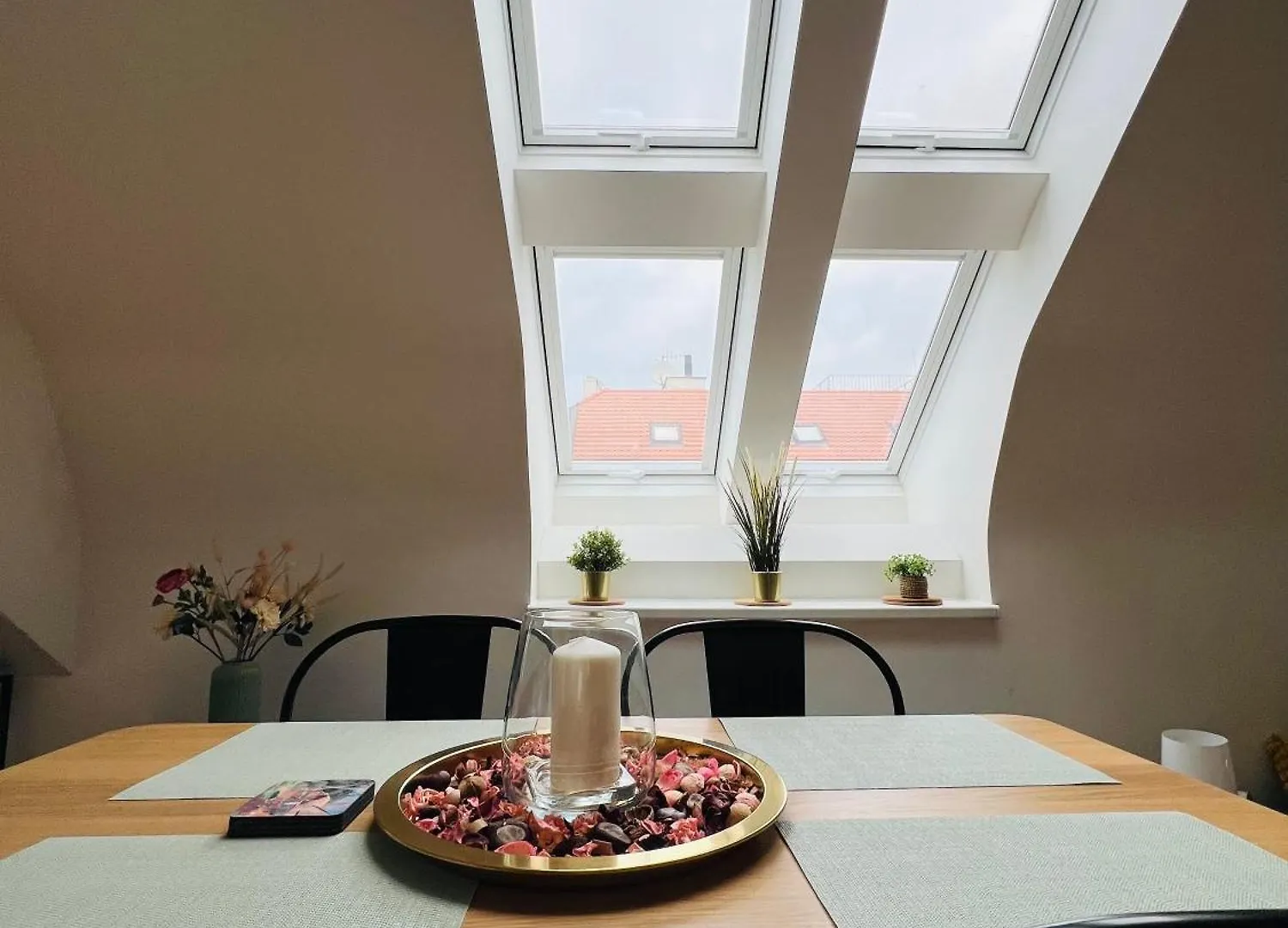 Central, Cozy & Stylish Apartment With Views Prague