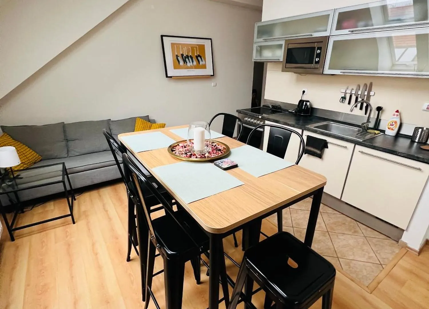 Central, Cozy & Stylish Apartment With Views Prague