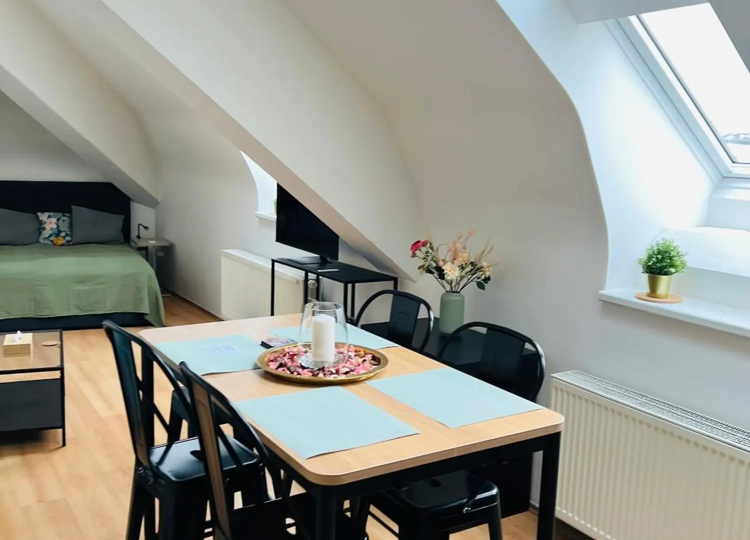 Central, Cozy & Stylish Apartment With Views Prague