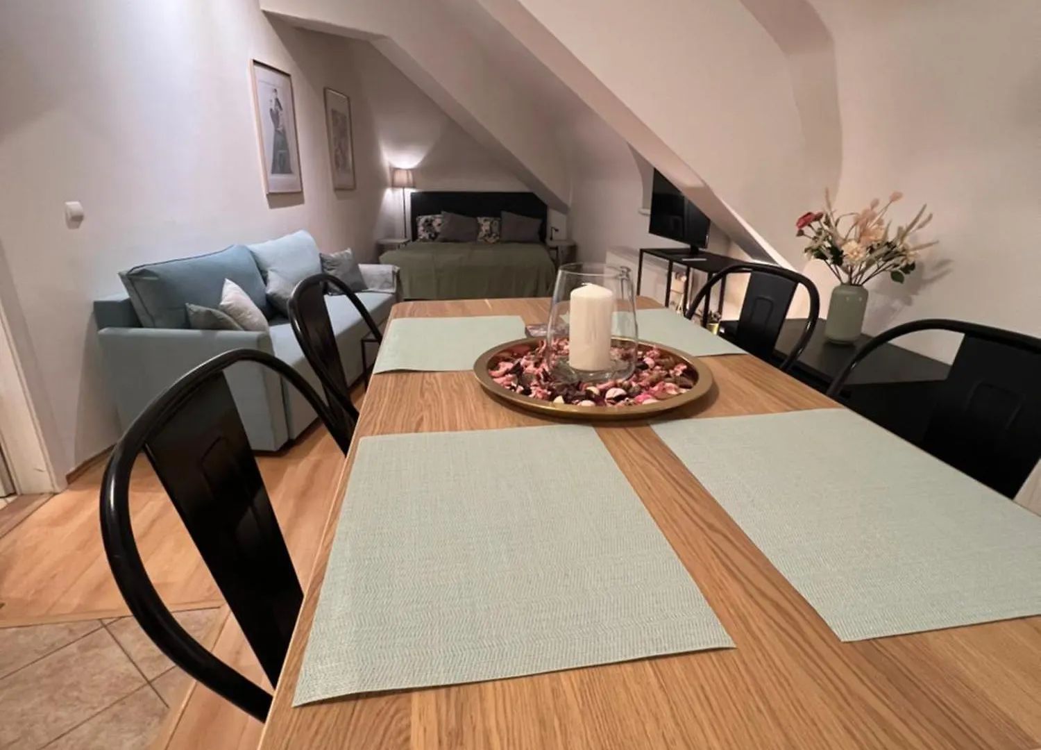 Central, Cozy & Stylish Apartment With Views Prague