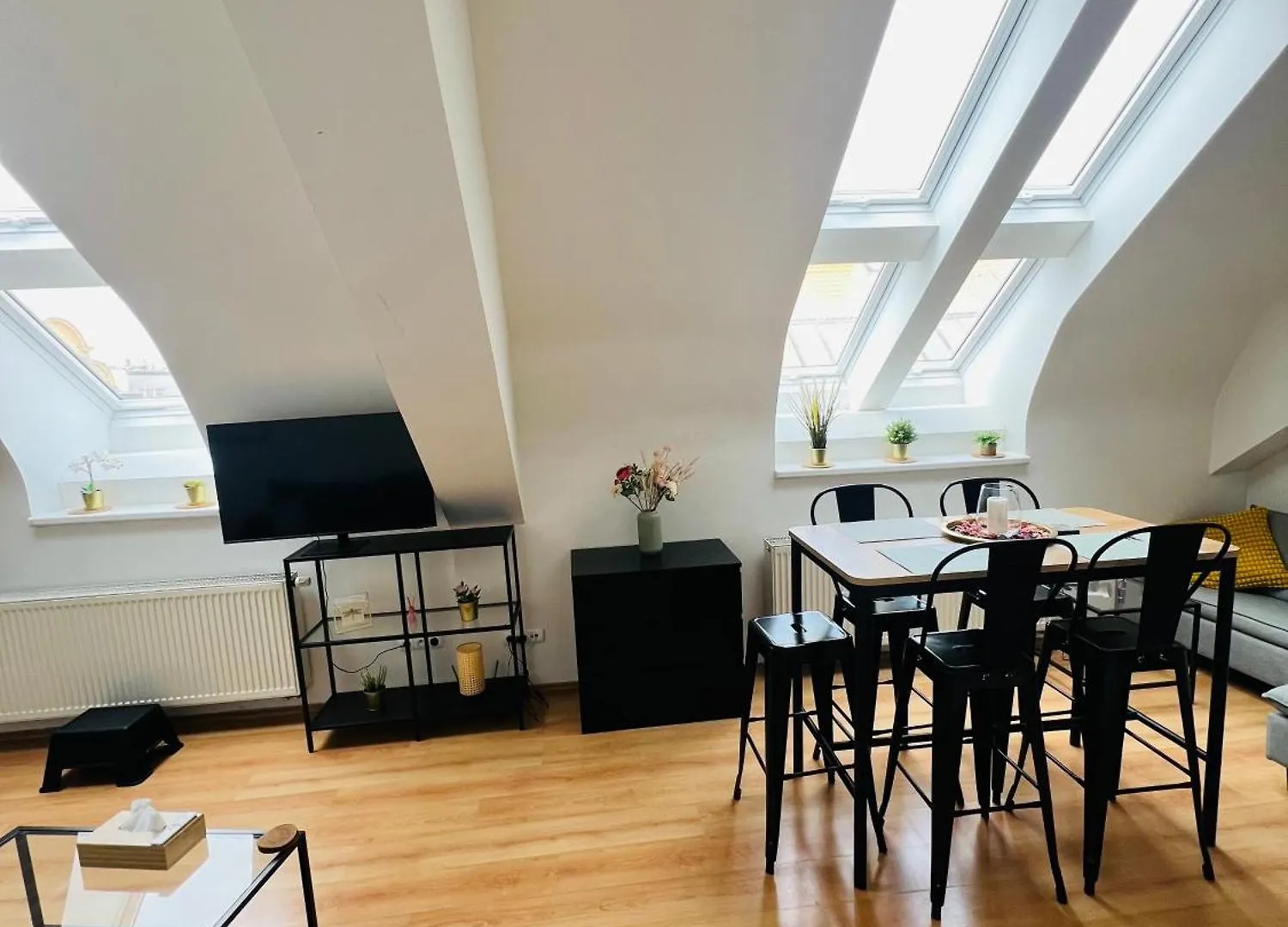 Central, Cozy & Stylish Apartment With Views Prague 0*,